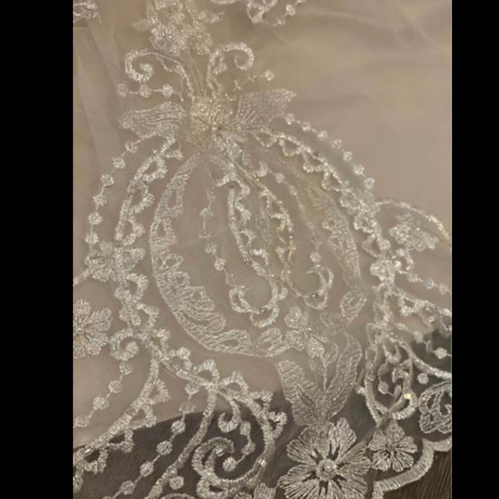 ****SOLD****      Ivory Maggie Sottero Wedding Dress — Fits like an 8 32DD - Picture 5 of 9